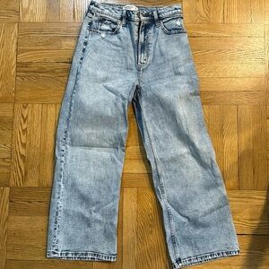 Abercrombie & Fitch Crop Wide Leg jeans, ultra high rise, size 6R in light wash